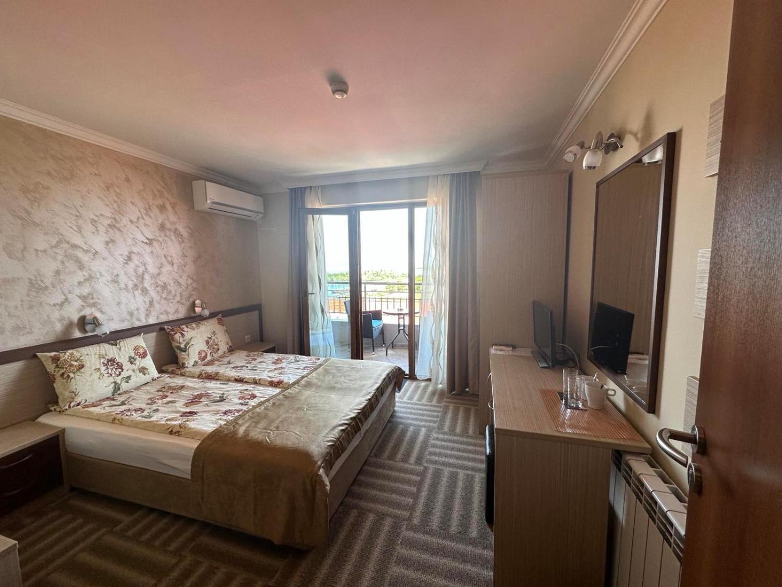 Family Hotel Radiana 索佐波尔 外观 照片