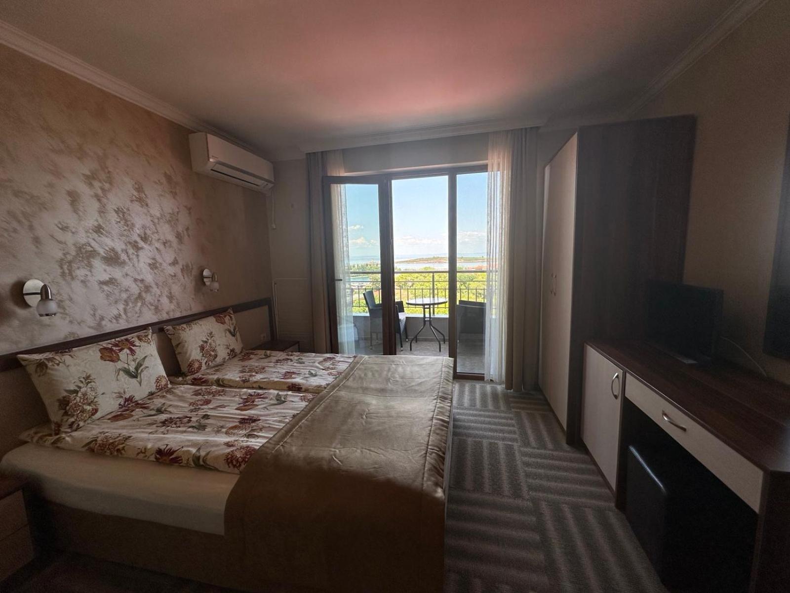 Family Hotel Radiana 索佐波尔 外观 照片