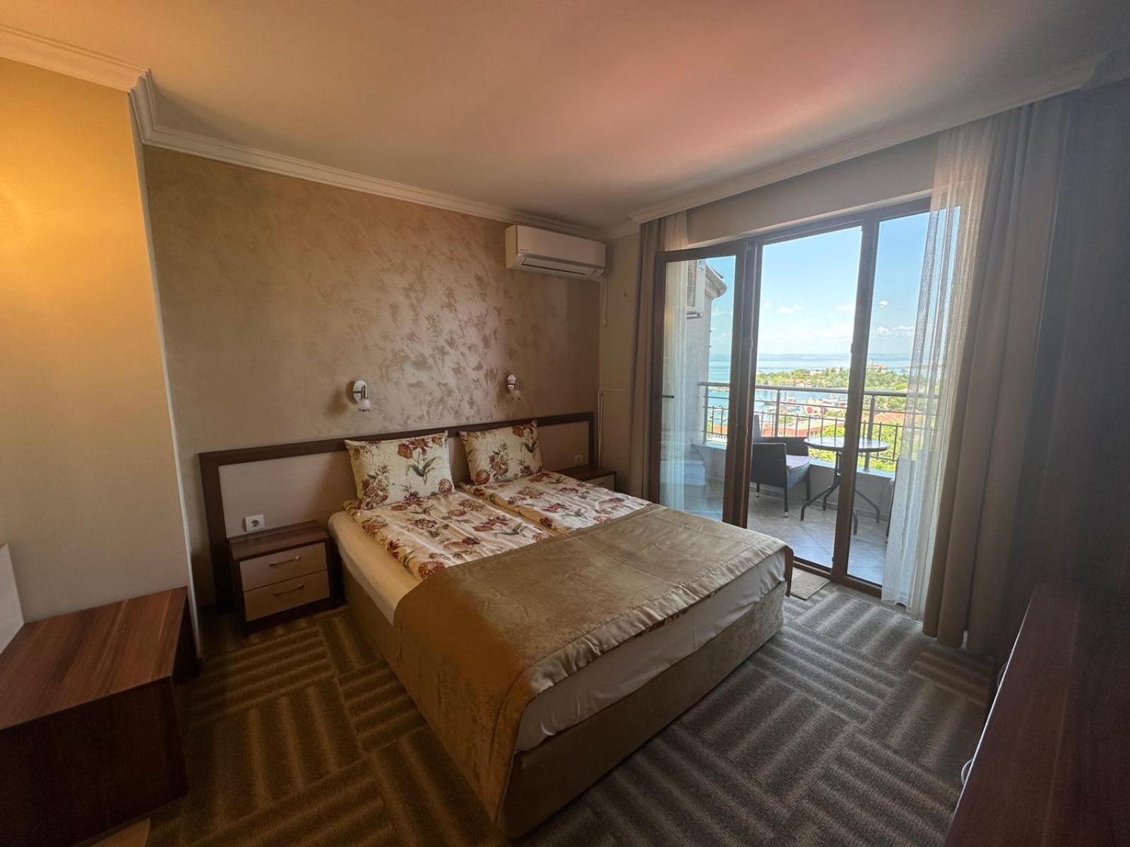 Family Hotel Radiana 索佐波尔 外观 照片