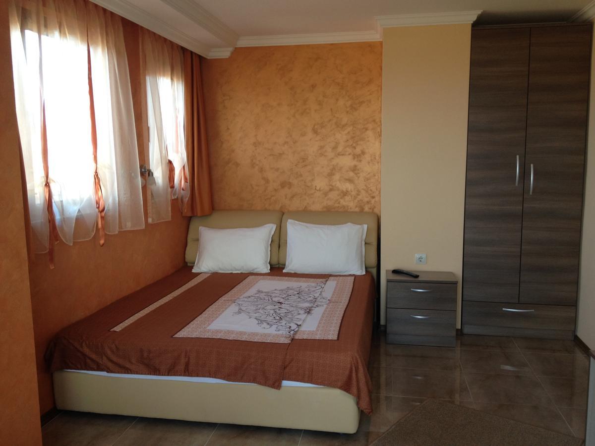 Family Hotel Radiana 索佐波尔 外观 照片