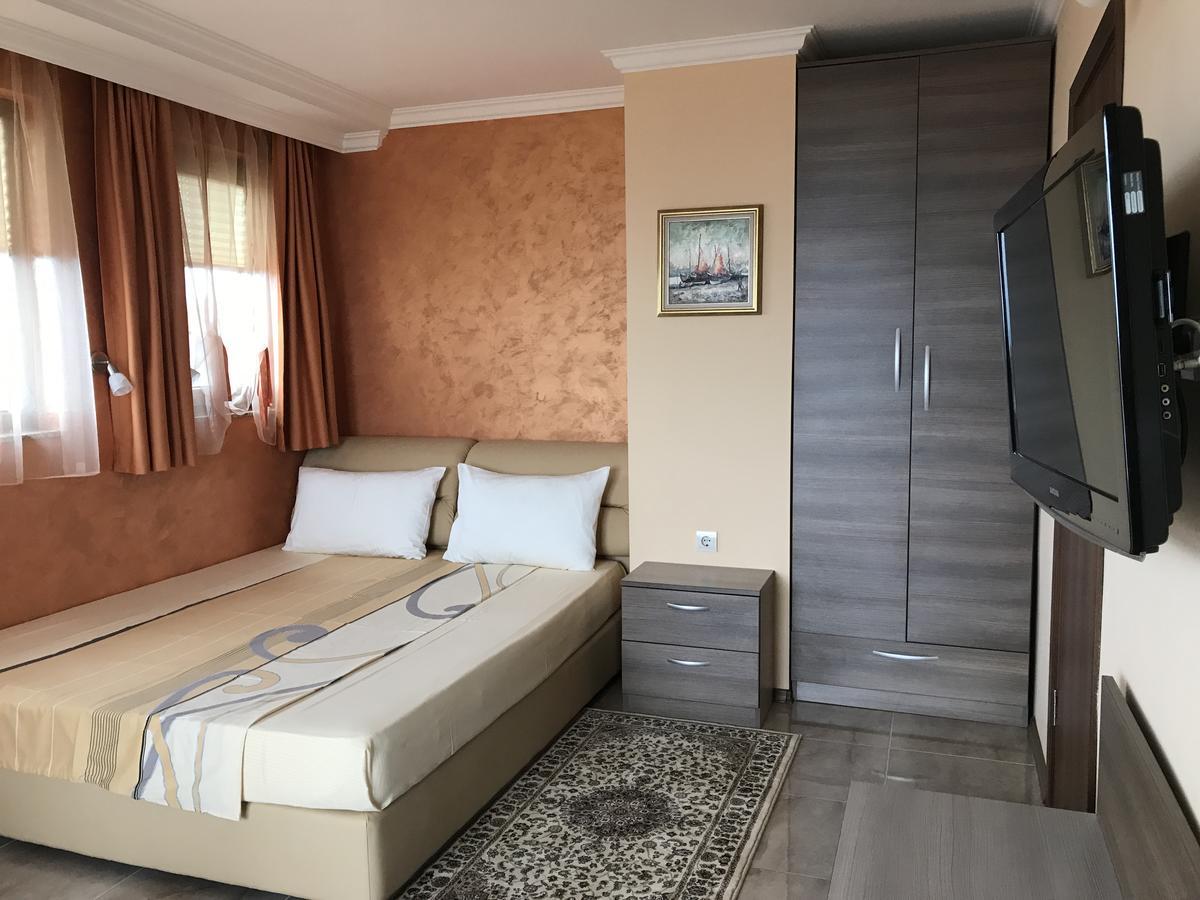Family Hotel Radiana 索佐波尔 外观 照片