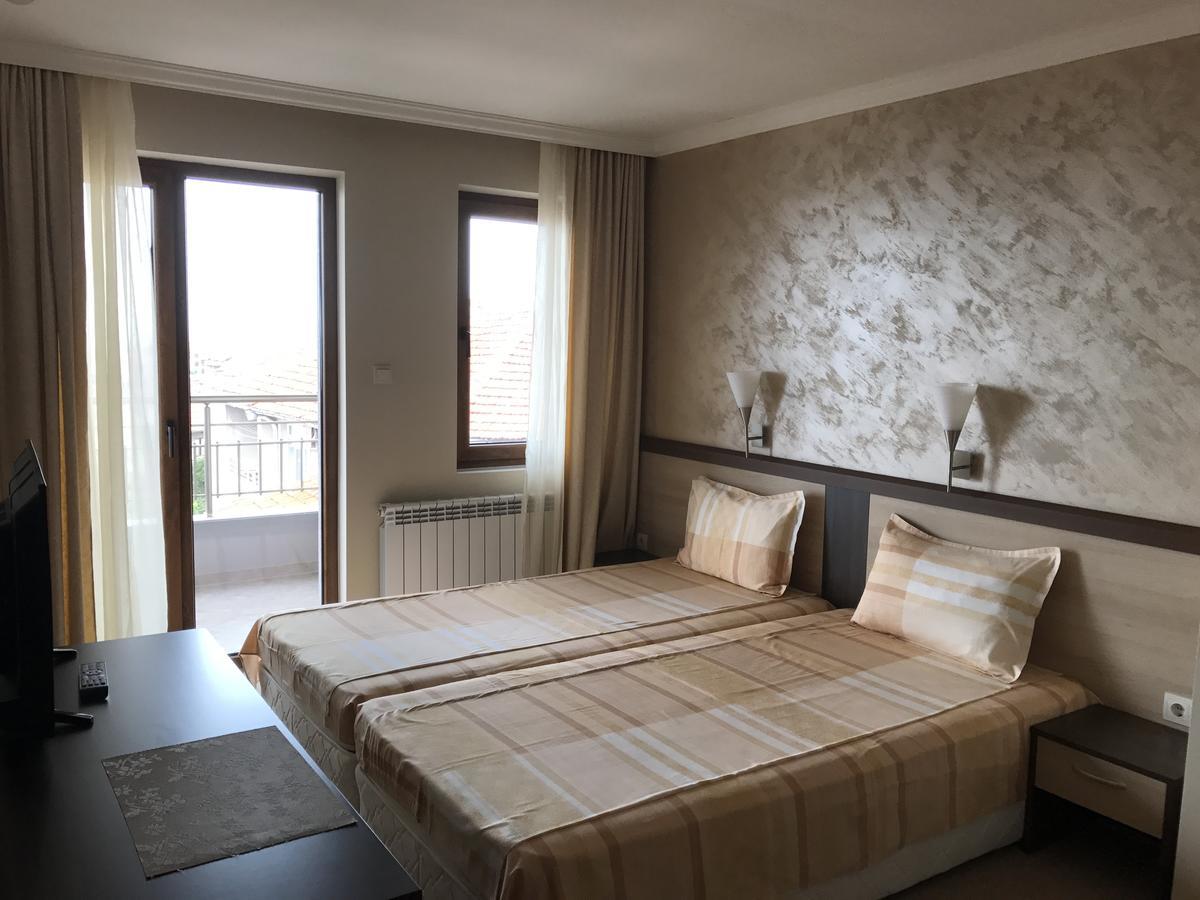 Family Hotel Radiana 索佐波尔 外观 照片