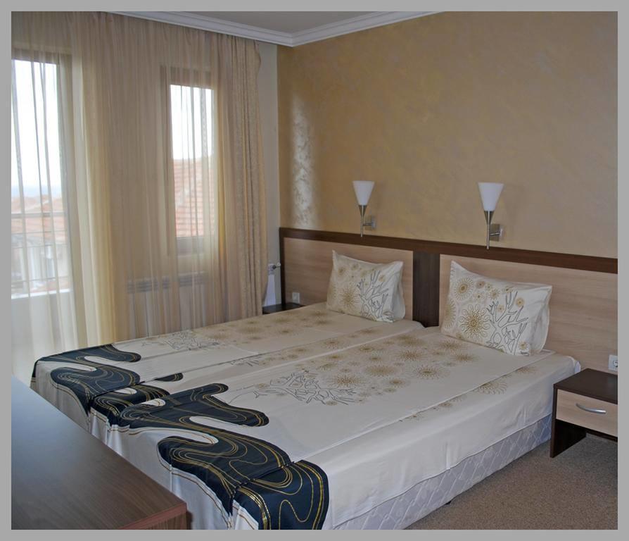 Family Hotel Radiana 索佐波尔 外观 照片
