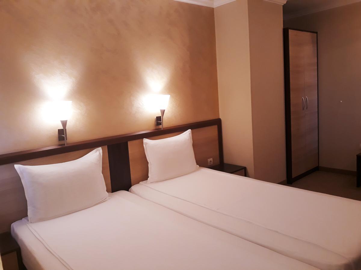 Family Hotel Radiana 索佐波尔 外观 照片