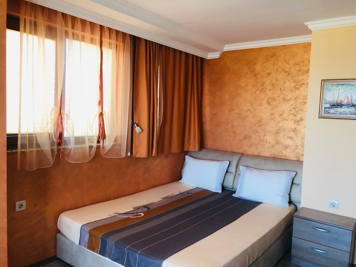 Family Hotel Radiana 索佐波尔 外观 照片